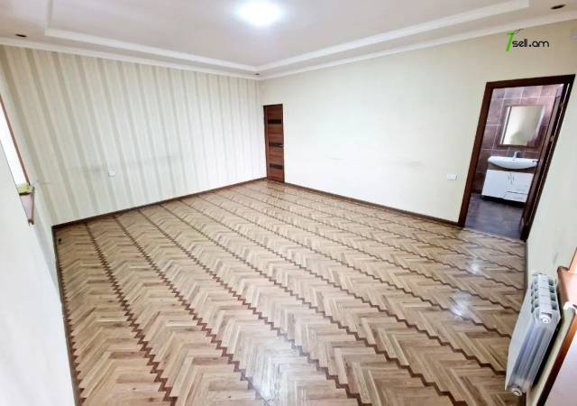 Երկու հարկանի քարե տուն Գարեգին Հովսեփյանի փողոցում Նորք Մարաշում, 820 քմ, 3+ սանհանգույց