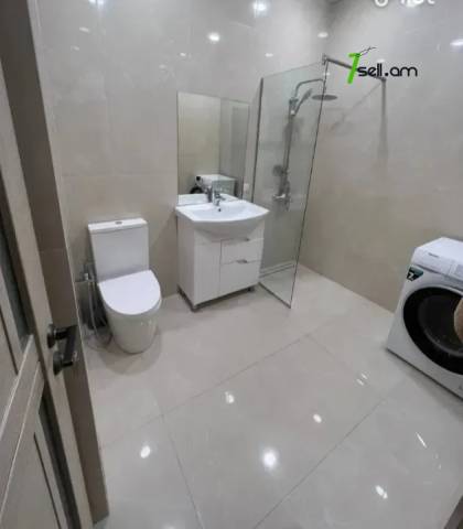 3 սենյականոց բնակարան նորակառույց շենքում Գրիբոյեդով փողոցում, 70 քմ, նախավերջին հարկ