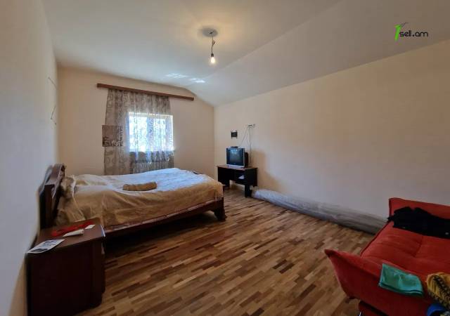 Երկու հարկանի քարե տուն Ջրվեժում, 1200 քմ, 3+ սանհանգույց, եվրովերանորոգված