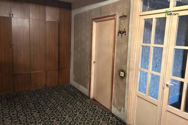 3 սենյականոց բնակարան Ադոնցի փողոցում, 80 ք.մ., 13/15 հարկ, մասնակի վերանորոգում