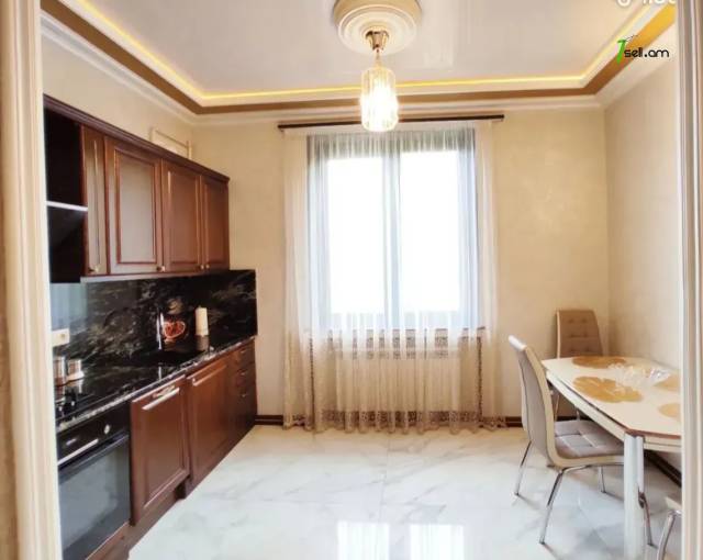 3 սենյականոց բնակարան Վարդանանց փողոցում, 86 ք.մ., 2/5 հարկ, 2 սանհանգույց, բարձր առաստաղներ