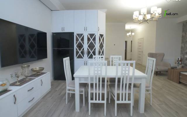 Երեք հարկանի թաունհաուզ Անաստաս Միկոյանի փողոցում Դավիթաշենում, 250 ք.մ., 2 սանհանգույց