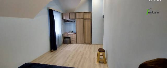 Երկու հարկանի քարե տուն Շիրազի փողոցում Աջափնյակում, 163 ք.մ., 2 սանհանգույց, կապիտալ վերանորոգված