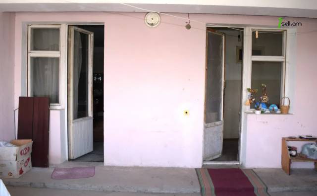 3 սենյականոց բնակարան Միխայիլ Սալտիկով-Շեդրինի փողոցում, 86 ք.մ., քարե շենք