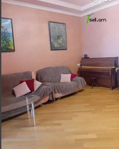 Երկու հարկանի տուն Զարոբյան փողոցում կենտրոնում, 221 ք.մ., 2 սանհանգույց