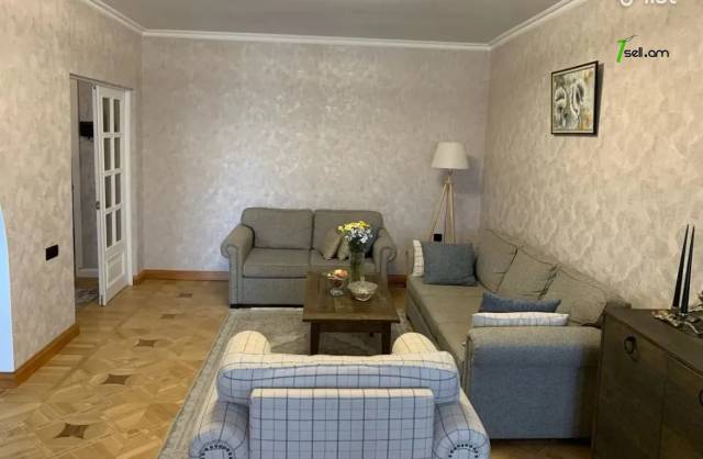 3 սենյականոց բնակարան Գայի պողոտայում, 80 ք.մ., նախավերջին հարկ, կապիտալ վերանորոգված