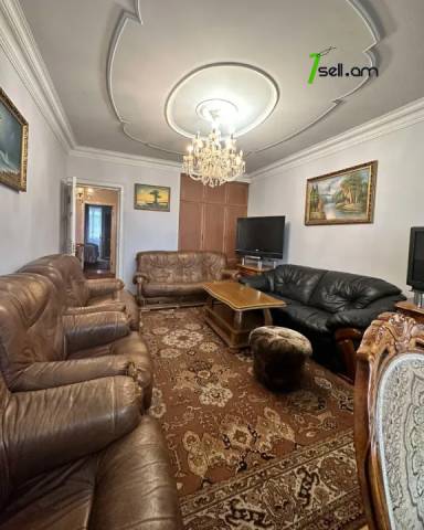 3 սենյականոց բնակարան Պարույր Սևակի փողոցում, 80 ք.մ., 3/5 հարկ, կապիտալ վերանորոգված, քարե շենք