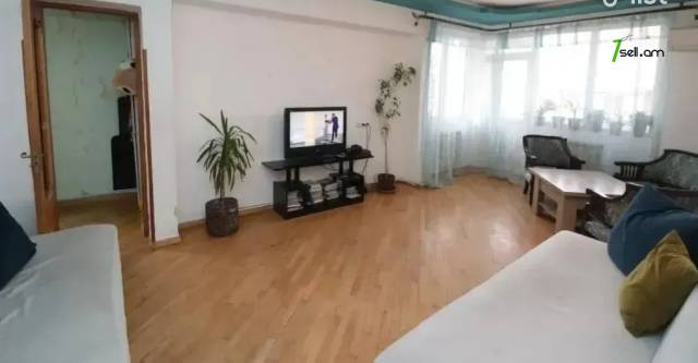 3 սենյականոց բնակարան Հակոբ Պարոնյանի փողոցում, 74 քմ, 5/14 հարկ, եվրովերանորոգված