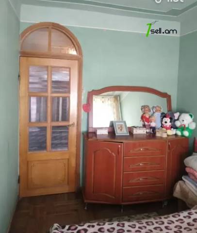 3 սենյականոց բնակարան Գյուլիքևխյան փողոցում, 80 ք.մ., քարե շենք