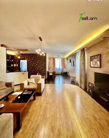 3 սենյականոց բնակարան Սայաթ-Նովայի պողոտայում, 112 քմ, նախավերջին հարկ, եվրովերանորոգված, քարե շենք