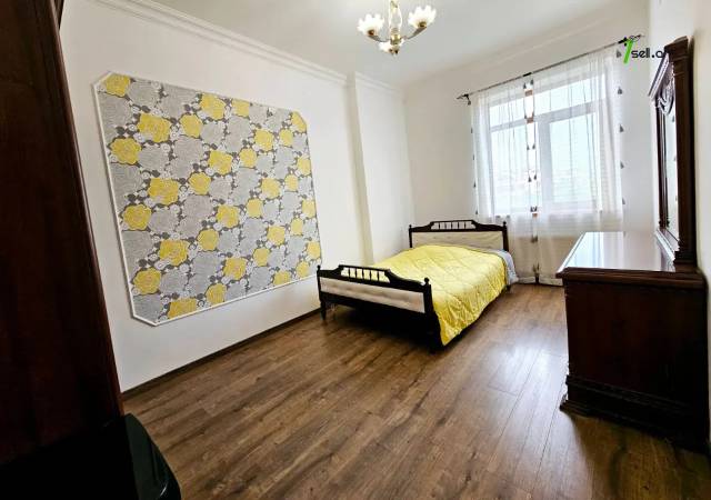 Երեք հարկանի քարե տուն Մելքումովի փողոցում Դավիթաշենում, 600 ք.մ., 3+ սանհանգույց, եվրովերանորոգված