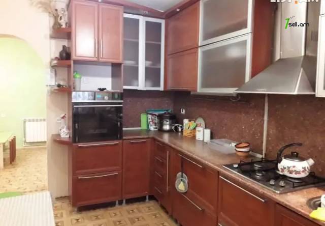 Բազմաֆունկցիոնալ գույք Արամ Խաչատրյանի փողոցում Արաբկիրում, 150 քմ