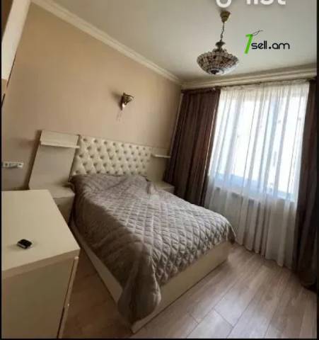 Երեք հարկանի թաունհաուզ, Աջափնյակ Գ-1 Աջափնյակում, 482 ք.մ., 2 սանհանգույց, կապիտալ վերանորոգված