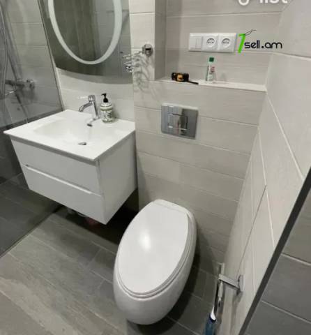 2 սենյականոց բնակարան Մաշտոցի պողոտայում, 60 ք.մ., նախավերջին հարկ, բարձր առաստաղներ