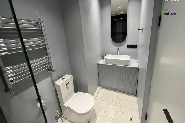 3 սենյականոց բնակարան նորակառույց շենքում Կոմիտասի պողոտայում, 55 ք.մ., 10/15 հարկ, բարձր առաստաղներ