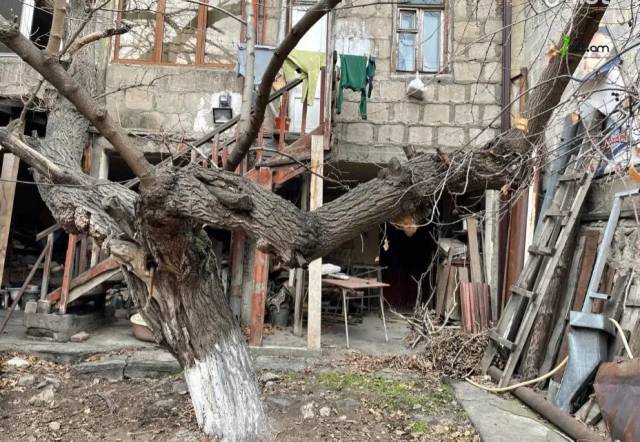 Մեկ հարկանի քարե տուն Բաղրամյան պողոտայում կենտրոնում, 365 քմ