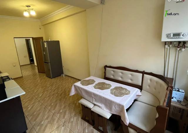 4 սենյականոց բնակարան նորակառույց շենքում Վիկտոր Համբարձումյանի փողոցում, 110 ք.մ., 4/12 հարկ