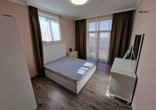 Երկու հարկանի քարե տուն Հաղթանակի փողոցում Ձորաղբյուրում, 500 ք.մ., 3+ սանհանգույց, եվրովերանորոգված