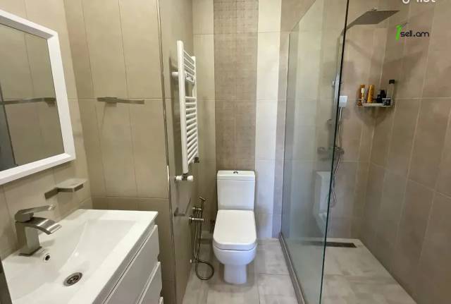 3 սենյականոց բնակարան նորակառույց շենքում Դավիթ Անհաղթի փողոցում, 107 ք.մ., 12/15 հարկ