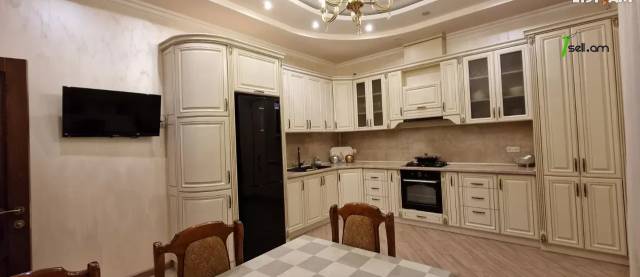 Մեկ հարկանի քարե տուն Աջափնյակում, 500 ք.մ., 3+ սանհանգույց, կապիտալ վերանորոգված