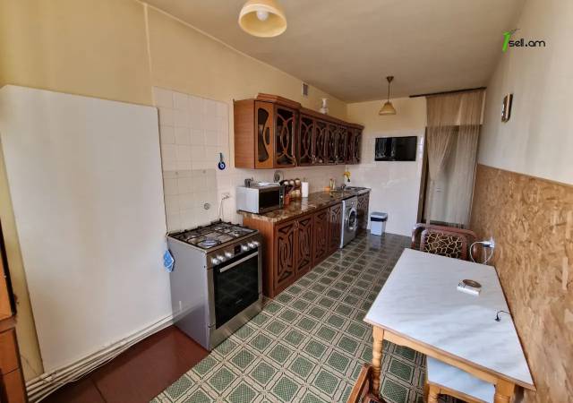 3 սենյականոց բնակարան Վիկտոր Համբարձումյանի փողոցում, 75 ք.մ., 2 սանհանգույց, 3/5 հարկ