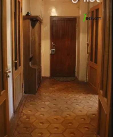 3 սենյականոց բնակարան Պարոնյան փողոցում, 95 ք.մ., 2/4 հարկ, կոսմետիկ վերանորոգում, քարե շենք