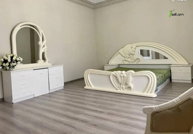 Չորս հարկանի քարե տուն Սիմեոն Երևանցու փողոցում կենտրոնում, 550 ք.մ., 3+ սանհանգույց