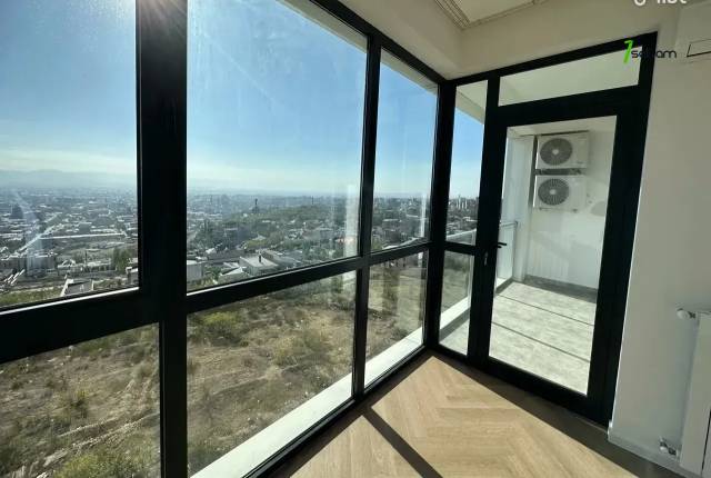 4 սենյականոց բնակարան նորակառույց շենքում Կարապետ Ուլնեցու փողոցում, 133 ք.մ., 2 սանհանգույց