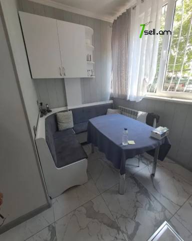 2 սենյականոց բնակարան Նալբանդյան փողոցում, 63 ք.մ., 1/5 հարկ, եվրովերանորոգված, քարե շենք