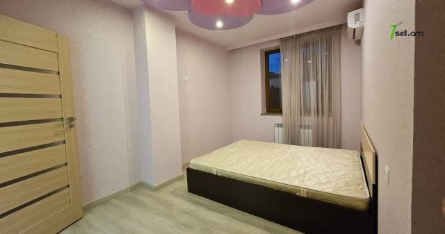 Երեք հարկանի քարե տուն Արցախի պողոտայում Էրեբունիում, 460 ք.մ., 3+ սանհանգույց, կապիտալ վերանորոգված