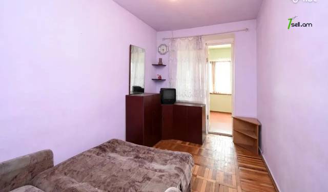 4 սենյականոց բնակարան Ավետիս Ահարոնյան փողոցում, 100 քմ, կոսմետիկ վերանորոգում, քարե շենք