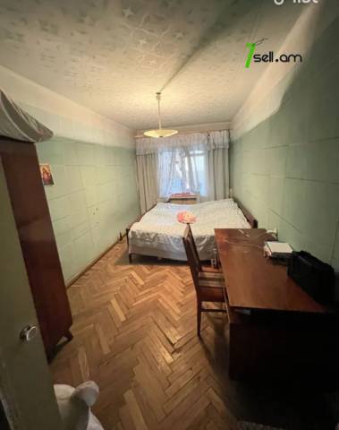 4 սենյականոց բնակարան Դրոյի փողոցում, 125 ք.մ., նախավերջին հարկ, քարե շենք