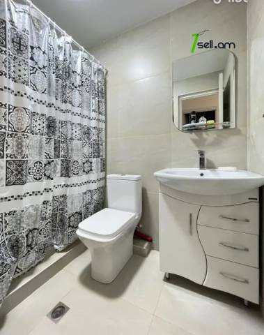 3 սենյականոց բնակարան նորակառույց շենքում Գարեգին Հովսեփյանի փողոցում, 80 ք.մ., 2 սանհանգույց