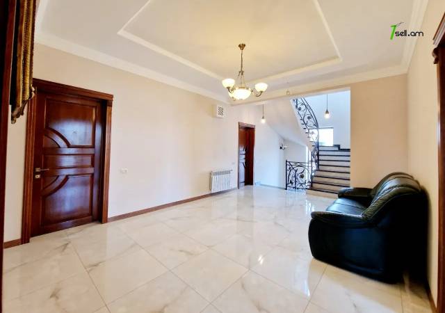 Չորս հարկանի տուն Առինջի 21-րդ փողոցում Առինջում, 950 ք.մ., 3+ սանհանգույց