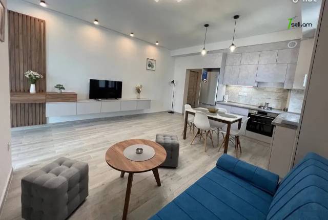 3 սենյականոց բնակարան նորակառույց շենքում Կարապետ Ուլնեցու փողոցում, 74 ք.մ., բարձր առաստաղներ