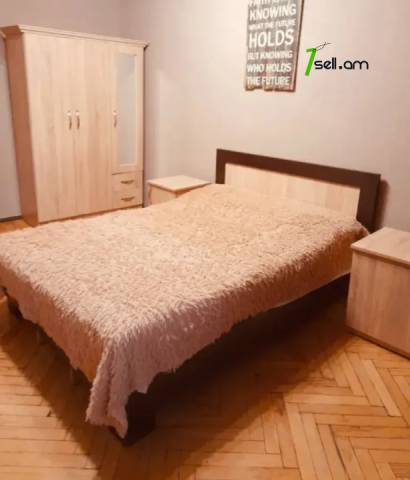 1 սենյականոց բնակարան Չարենցի փողոցում, 45 ք.մ., 2/4 հարկ, կապիտալ վերանորոգված, քարե շենք