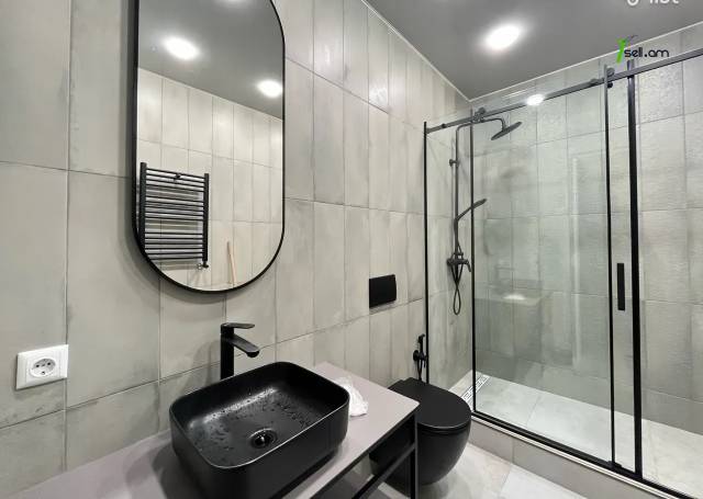 3 սենյականոց բնակարան նորակառույց շենքում, Paronyan St, 96 ք.մ., բարձր առաստաղներ, 4/12 հարկ