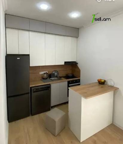 Մեկ հարկանի քարե տուն 16-րդ փողոցում Զովունիում, 60 քմ, կապիտալ վերանորոգված