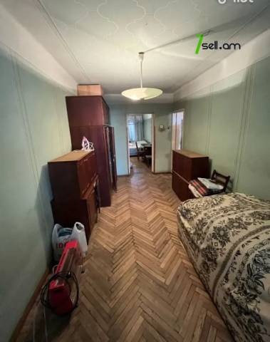 4 սենյականոց բնակարան Դրոյի փողոցում, 125 ք.մ., նախավերջին հարկ, քարե շենք