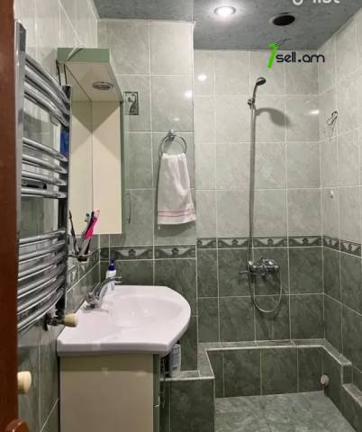 3 սենյականոց բնակարան նորակառույց շենքում Ադոնցի փողոցում, 68 ք.մ., 6/18 հարկ, բարձր առաստաղներ