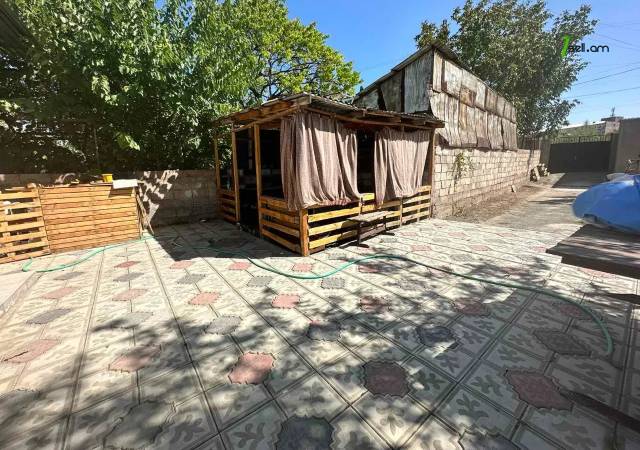 Մեկ հարկանի քարե տուն Զովունի 39 փողոցում Զովունիում, 330 ք.մ., կապիտալ վերանորոգված