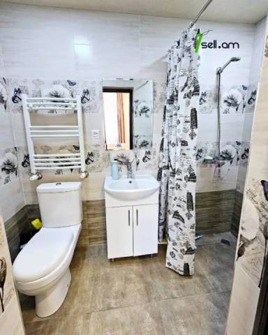 Երեք հարկանի տուն, Թումանյան թաղամաս Ավանում, 630 ք.մ., 3+ սանհանգույց, կապիտալ վերանորոգված