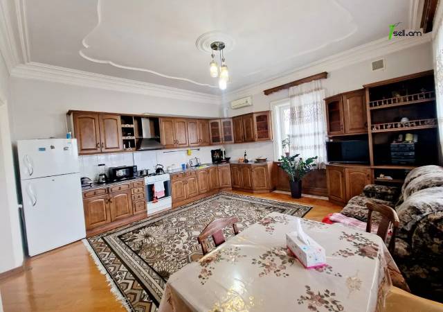 Չորս հարկանի քարե տուն Արաբկիր փողոցում Քասախում, 1000 ք.մ., 3+ սանհանգույց, եվրովերանորոգված