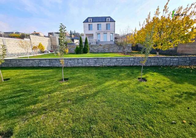 Երկու հարկանի քարե տուն Ամառանոցային փողոցում Ջրվեժում, 2100 քմ, 2 սանհանգույց, կապիտալ վերանորոգված