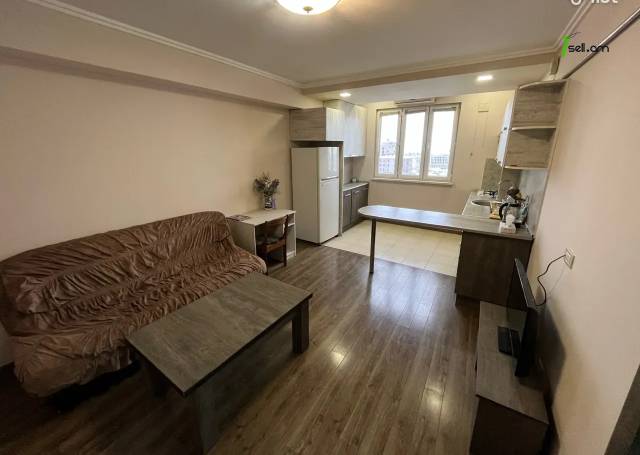 2 սենյականոց բնակարան, Marshal Baghramyan Ave, 45 ք.մ., նախավերջին հարկ, կապիտալ վերանորոգված