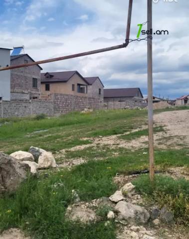 Հողատարածք բնակելի շինությունների համար Ծարավ աղբյուրի փողոցում Ավանում, 2000 ք.մ.