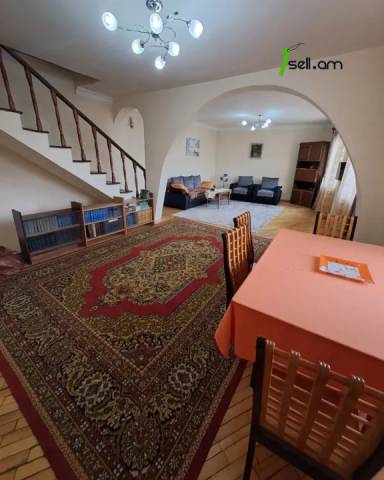 Երկու հարկանի քարե տուն Ադանայի փողոցում կենտրոնում, 170 քմ, 2 սանհանգույց, կոսմետիկ վերանորոգում