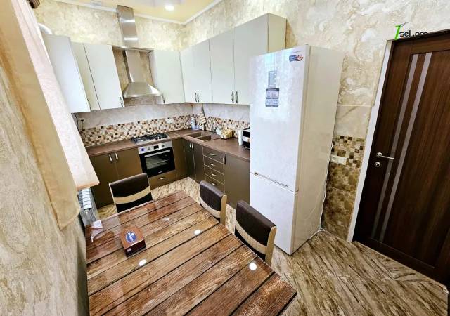 Երկու հարկանի քարե տուն Թավրիզյան փողոցում Արաբկիրում, 400 քմ, 2 սանհանգույց, կապիտալ վերանորոգված