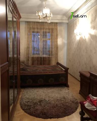 Երեք հարկանի քարե տուն Այասի փողոցում կենտրոնում, 200 ք.մ., 3+ սանհանգույց, կապիտալ վերանորոգված