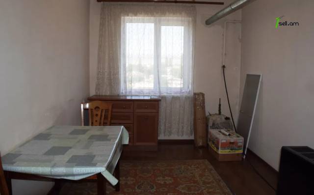 3 սենյականոց բնակարան Միխայիլ Սալտիկով-Շեդրինի փողոցում, 73 ք.մ., եվրովերանորոգված, քարե շենք